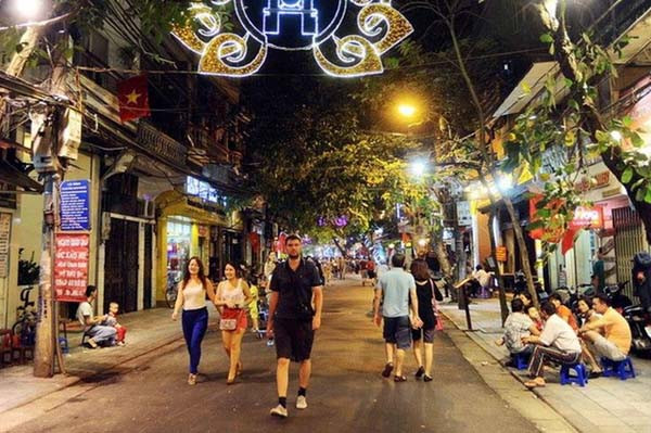 Hanoi postpones launch of more walking areas ảnh 1
