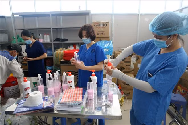 COVID-19: 7,307 new infections recorded on July 23 ảnh 1