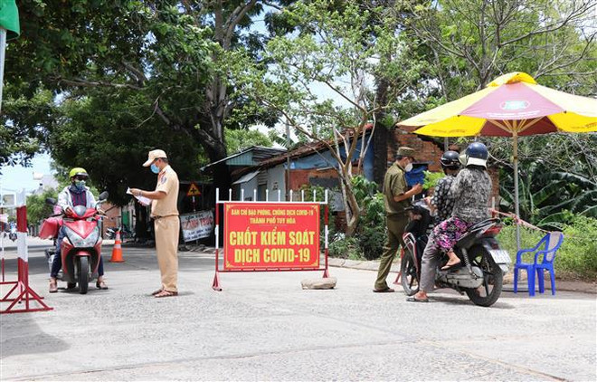 Official dispatch on strengthening COVID-19 prevention and control ảnh 2