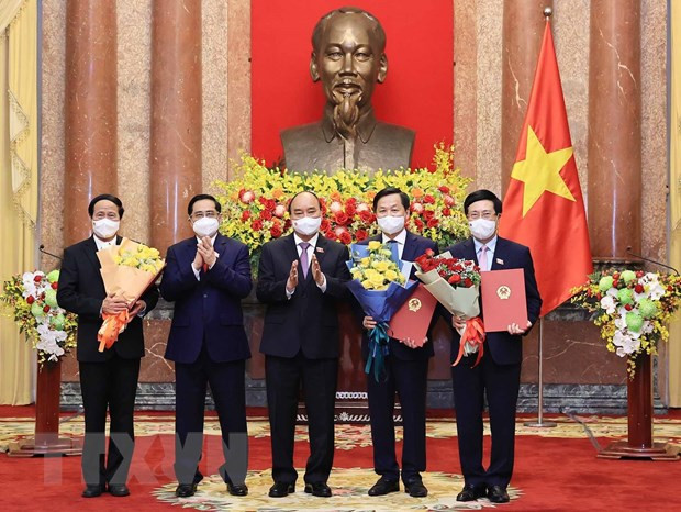 President hands over appointment decisions to members of new-term Government ảnh 1 President hands over appointment decisions to members of new-term Government ảnh 1