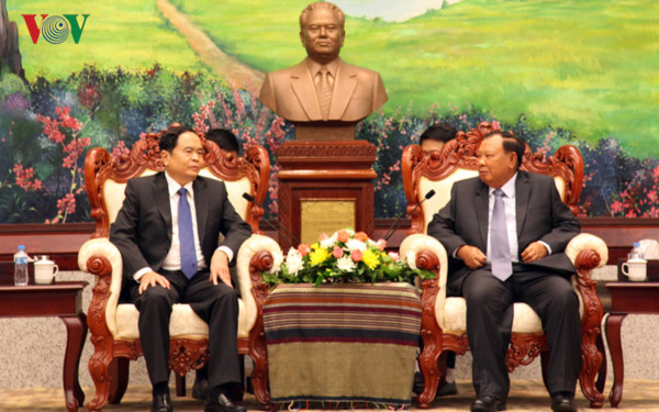 Lao leader hails effective front cooperation with Vietnam ảnh 1