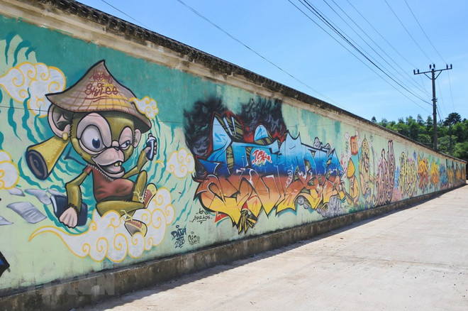 Mural paintings give Hue's old walls new look ảnh 1 Mural paintings give Hue's old walls new look ảnh 1