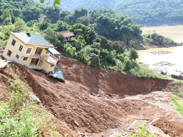 Cambodian PM offers sympathies over natural disaster in northern Vietnam ảnh 1