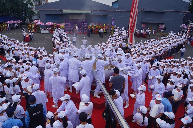 VIFON gets Guinness recognition for biggest instant Pho bowl ảnh 1 VIFON gets Guinness recognition for biggest instant Pho bowl ảnh 1