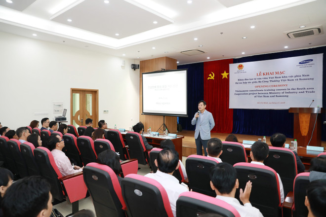 Samsung Vietnam opens more training courses for consultants in support industry ảnh 1