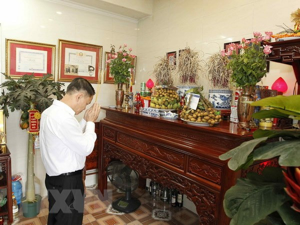 Vietnam News Agency honours war martyrs, invalids ảnh 1