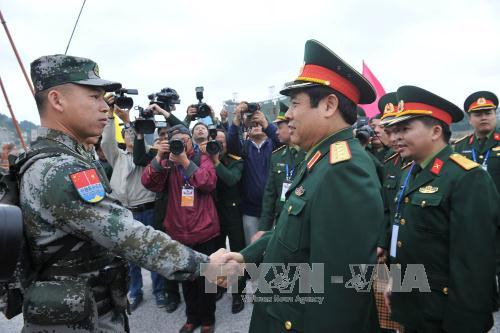 Vietnamese, Chinese defence ministers witness joint patrol ảnh 1