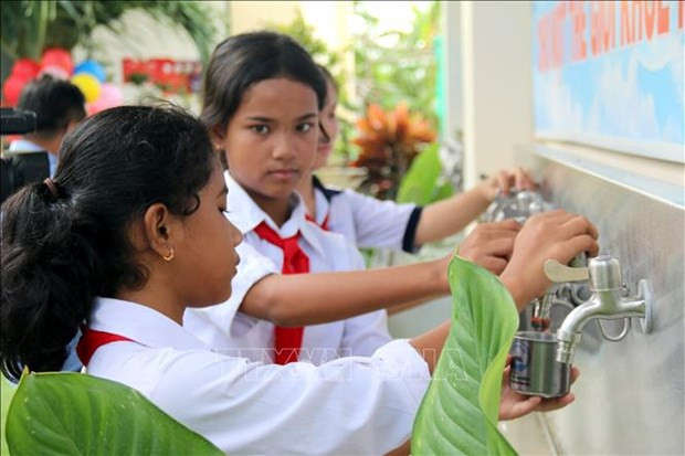Novaland helps students in Binh Thuan access clean water ảnh 1