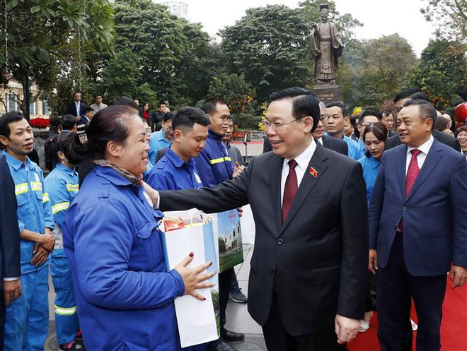 Top legislator extends Tet greetings to Hanoi Party Organisation, administration, people ảnh 1 Top legislator extends Tet greetings to Hanoi Party Organisation, administration, people ảnh 1