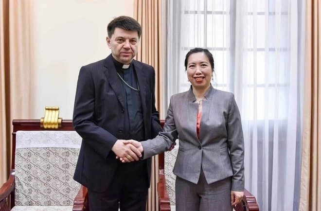 Deputy Foreign Minister hosts first Resident Papal Representative in Vietnam ảnh 1