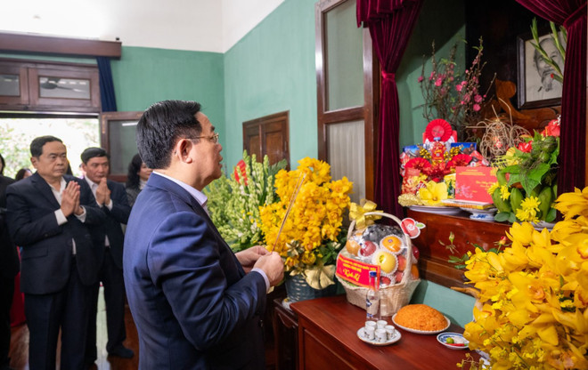 Top legislator commemorates President Ho Chi Minh at relic site ảnh 1