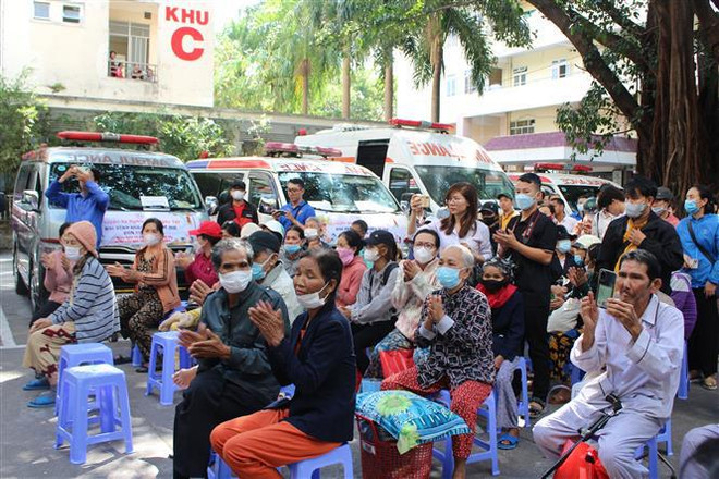 Warm Tet brought to patients ảnh 2 Warm Tet brought to patients ảnh 2