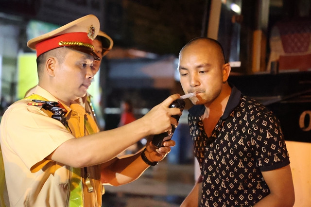 Health ministry to collect professional feedback on alcohol concentration limits ảnh 1