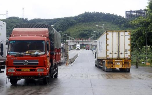 Lao Cai ensures smooth cross-border trade during Tet ảnh 1