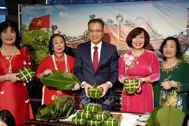 Tet gatherings held for OVs in European, American countries ảnh 2 Tet gatherings held for OVs in European, American countries ảnh 2