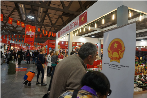 Firms promote Vietnamese handicrafts in Italy ảnh 1