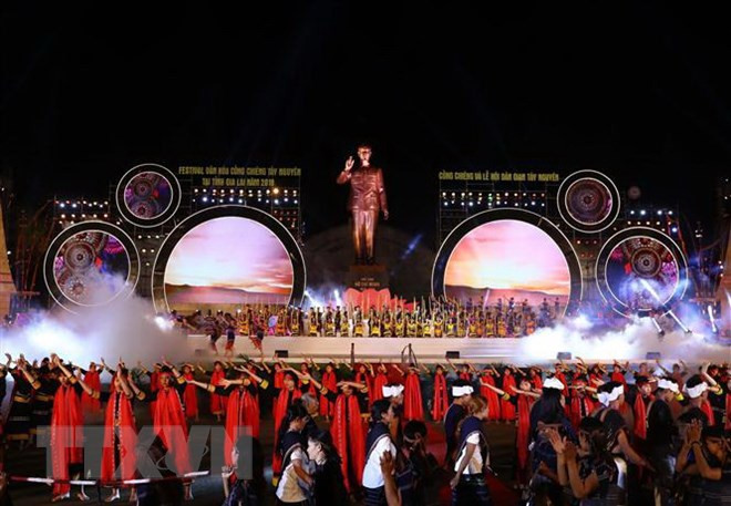 Prime Minister attends Tay Nguyen Gong Festival in Gia Lai ảnh 1