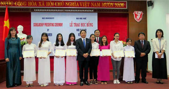 Hue students receive scholarships from Japan ảnh 1 Hue students receive scholarships from Japan ảnh 1