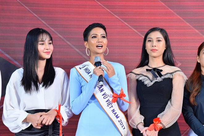 Vietnamese beauty contestant raises HIV awareness ảnh 1 Vietnamese beauty contestant raises HIV awareness ảnh 1
