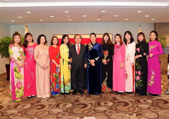 NA Chairwoman meets with Vietnam-RoK families in Busan ảnh 1 NA Chairwoman meets with Vietnam-RoK families in Busan ảnh 1