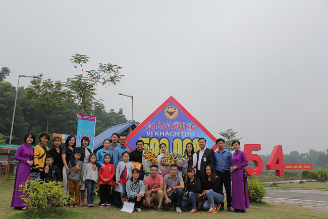 Culture-tourism village welcomes 500,000 visitors ảnh 1