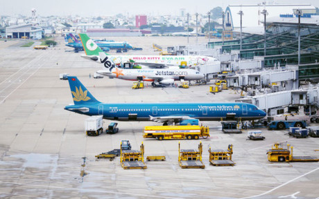Airlines resume flights to airports in central region ảnh 1