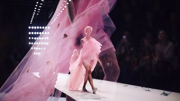 Fashion festival to open on Nguyen Hue Pedestrian Street ảnh 1