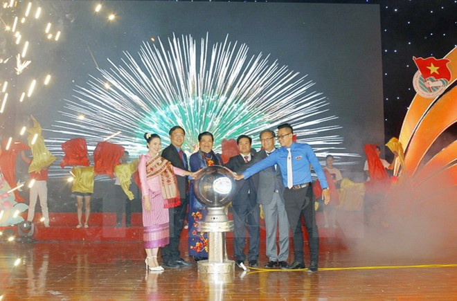 Vietnamese, Lao youths round off friendship meeting ảnh 1