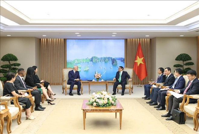 Vietnam promises to facilitate Standard Chartered’s operations: PM ảnh 1