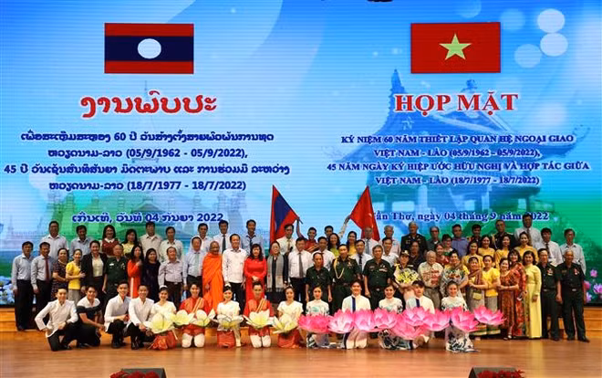 Can Tho meeting marks 60 years of Vietnam – Laos diplomatic ties ảnh 1
