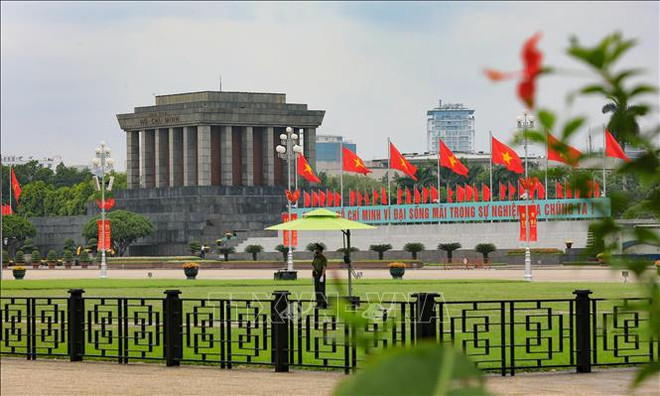 Ho Chi Minh Mausoleum welcomes over 73,000 visitors on National Day holiday ảnh 1