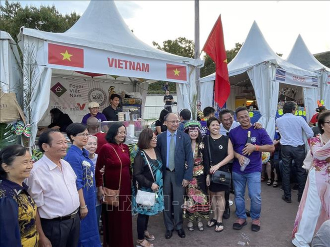 Vietnamese dishes showcased at int’l gastronomy village in Paris ảnh 1
