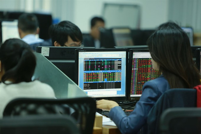 Stocks to fall further as US interest rate hike looms ảnh 1