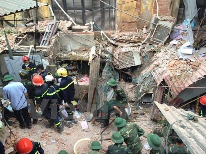 Hanoi aids villa collapse victims to restore activities ảnh 1