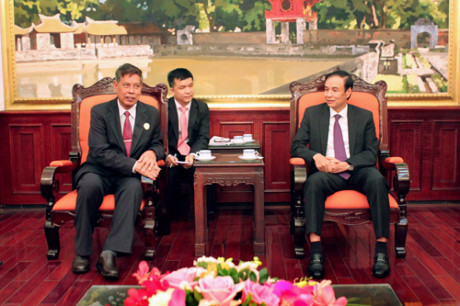 Cambodian front official meets with Hanoi officials ảnh 1