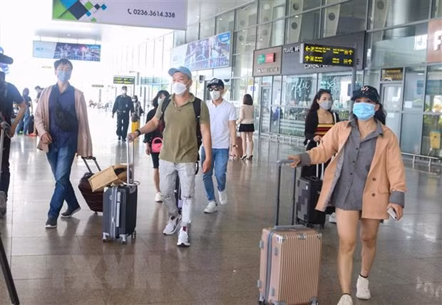 Health Ministry urges favourable conditions for entrants on Tet ảnh 1