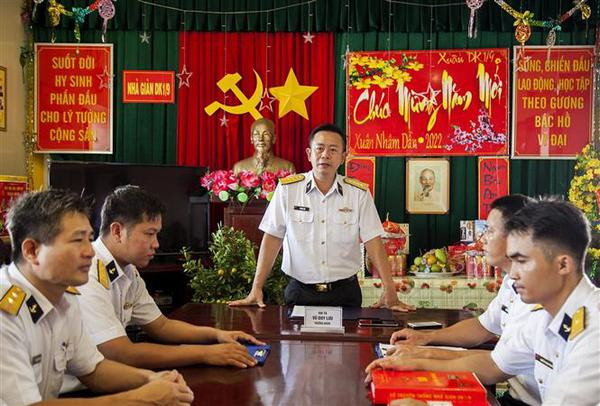 Tet gifts delivered to soldiers on DK1 platforms ảnh 2