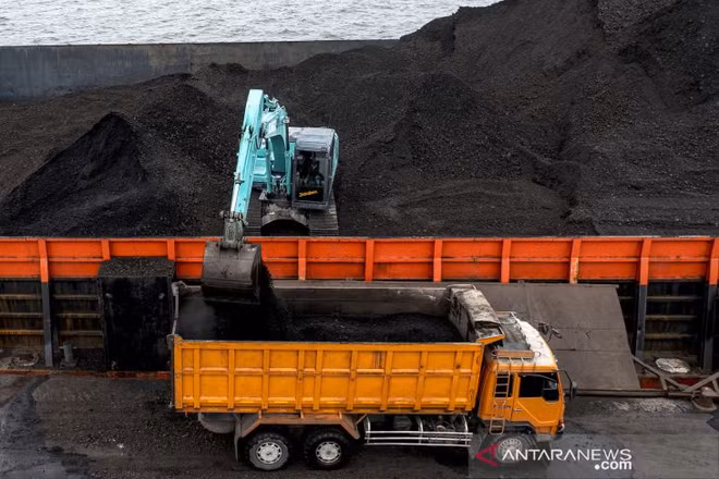 Indonesia lifts coal export ban on 139 firms ảnh 1