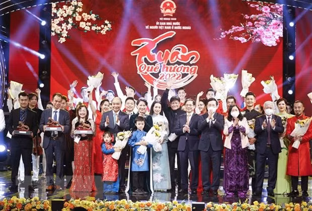 State President attends art performance marking lunar New Year ảnh 2