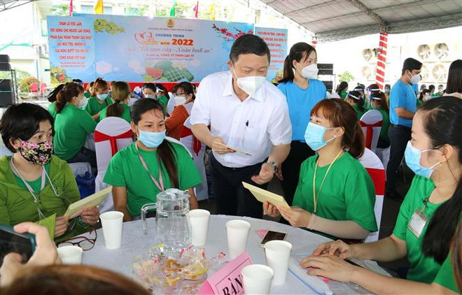 HCM City cares for poor migrant workers, foreign students ảnh 1 HCM City cares for poor migrant workers, foreign students ảnh 1