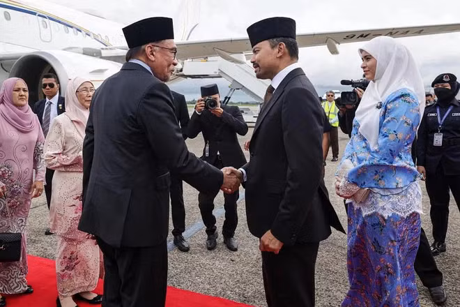 Malaysia PM starts official visit to Brunei ảnh 1