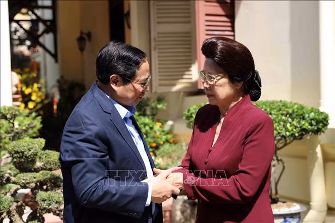 PM pays respect to late government leaders ảnh 2