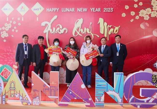 Many localities welcome first foreign tourists of Lunar New Year ảnh 1 Many localities welcome first foreign tourists of Lunar New Year ảnh 1