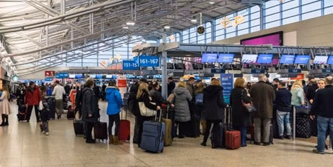 Prague Airport wants to open direct air routes to Vietnam ảnh 1