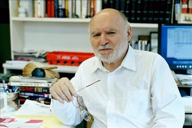 Anti-Vietnam war activist Victor Navasky passes away ảnh 1