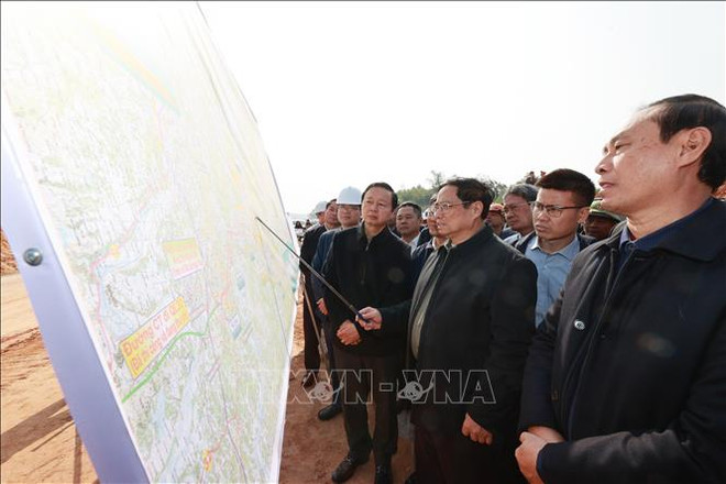 PM inspects Tuyen Quang - Phu Tho expressway project ảnh 1