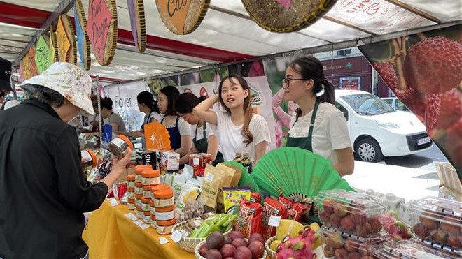 Vietnamese cuisine charms French people at Paris festival ảnh 2 Vietnamese cuisine charms French people at Paris festival ảnh 2