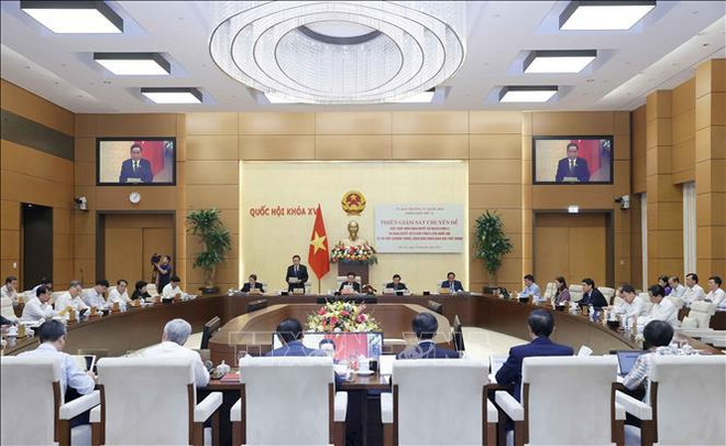 NA Standing Committee looks into renewal of school curricula, textbooks ảnh 1