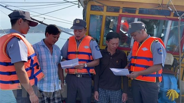 Deputy minister urges closely controlling entry, exit of fishing vessels ảnh 1