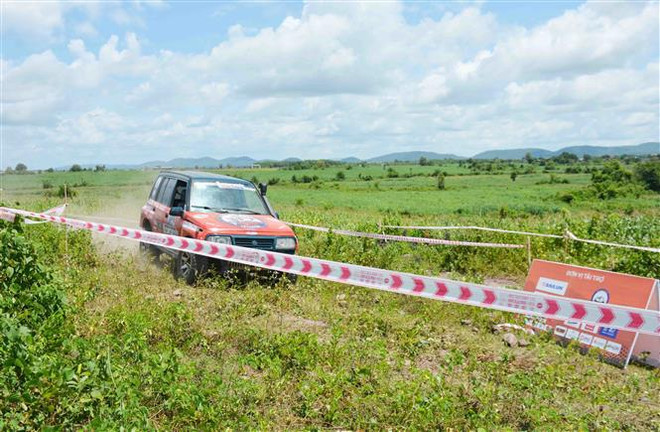Off-road car racing tournament kicks off in Dak Lak ảnh 1 Off-road car racing tournament kicks off in Dak Lak ảnh 1